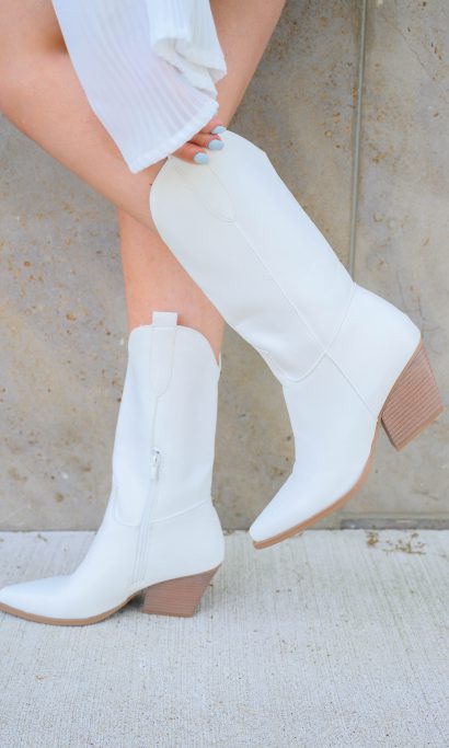 Saskya boots white