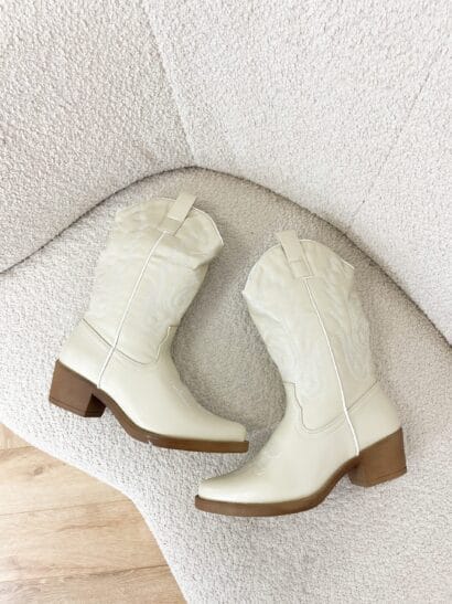 Alternative view of Sandy boots beige