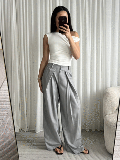 Alternative view of pre order Roxe pantalon gestreept grijs