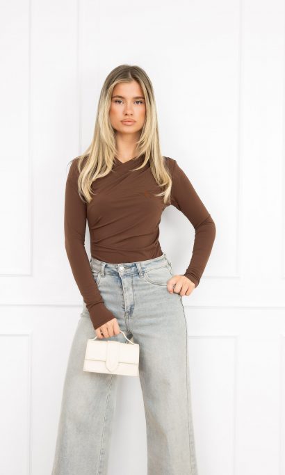 Emy body bruin