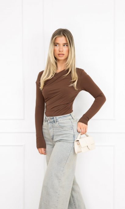 Emy body bruin