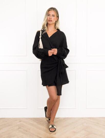 Chemay jurk zwart linnen overslag voor zomerse dagen.