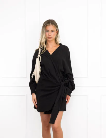 Chemay jurk zwart linnen overslag voor zomerse dagen.