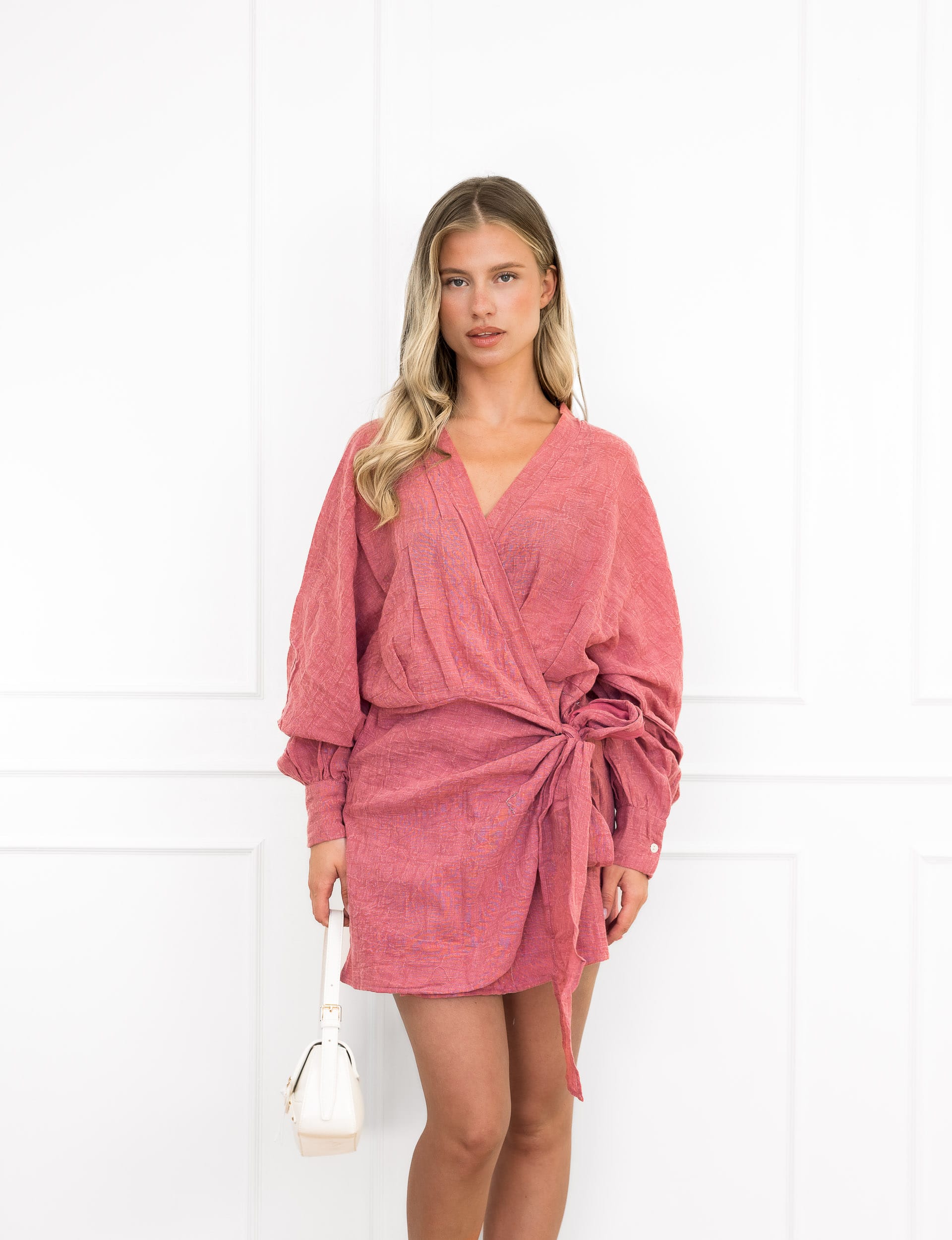 Chemay jurk roze linnen overslag voor zomerse dagen.