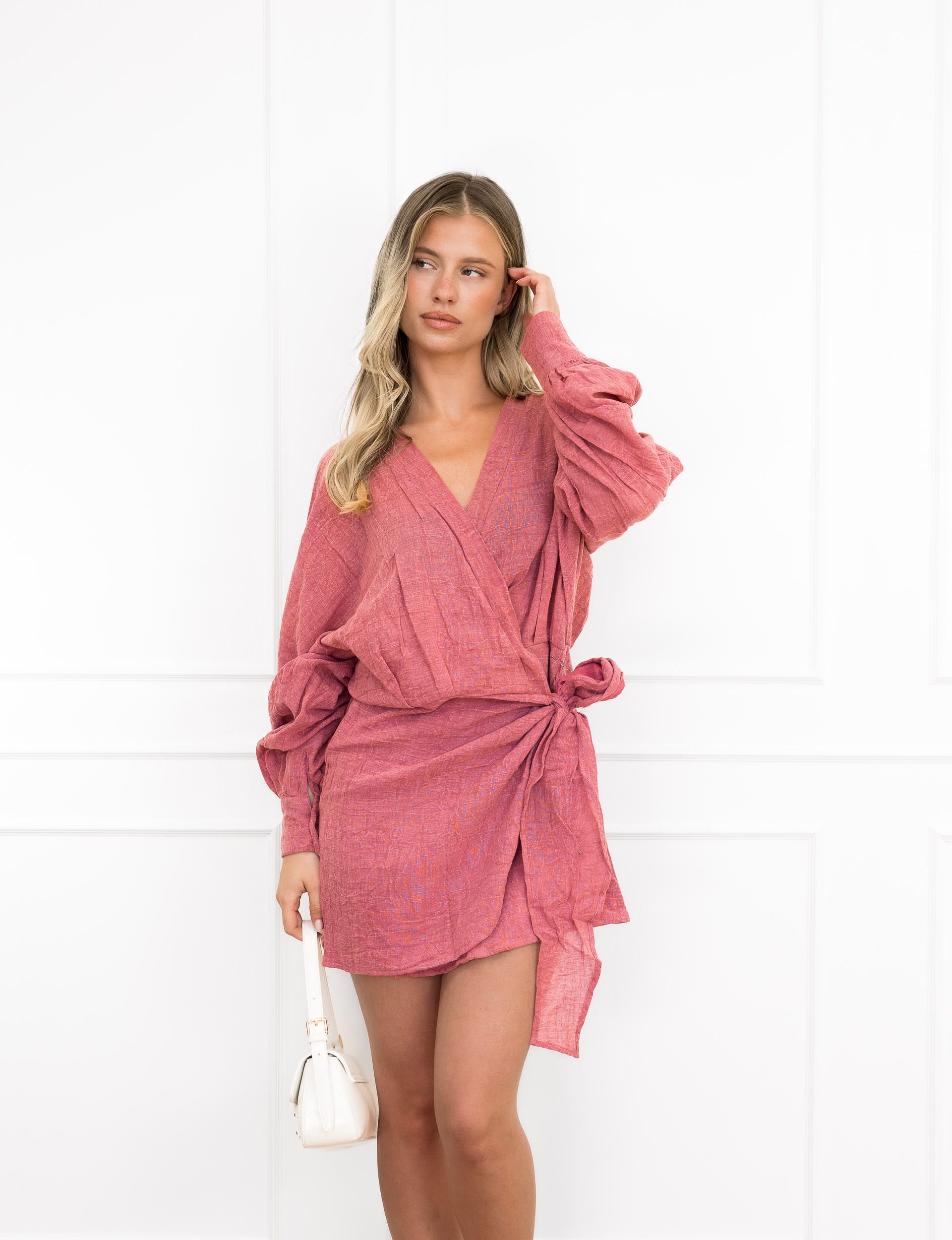 Chemay jurk roze linnen overslag voor zomerse dagen.