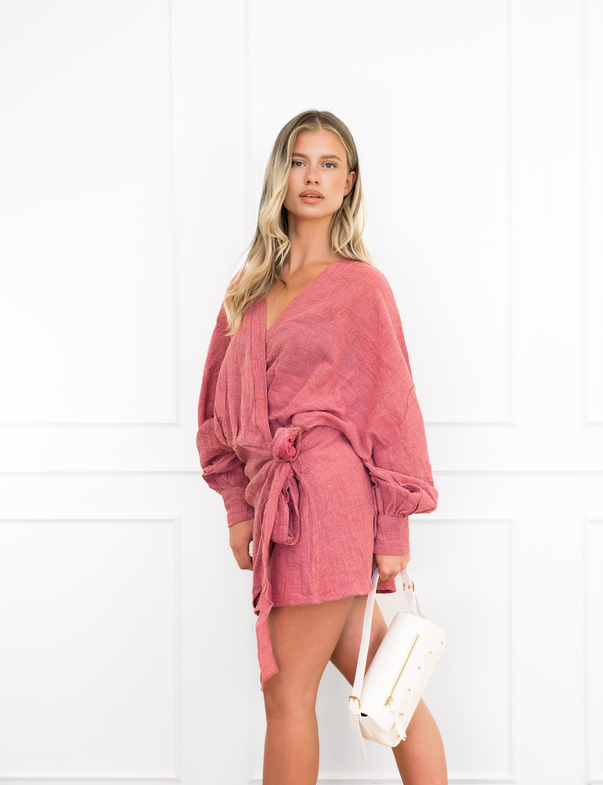 Chemay jurk roze linnen overslag voor zomerse dagen.