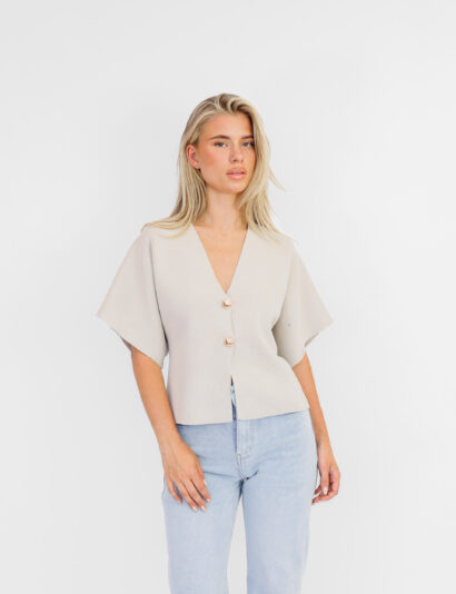 Jessica top in taupe met gouden knopen en korte mouwen