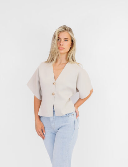 Jessica top in taupe met gouden knopen en korte mouwen