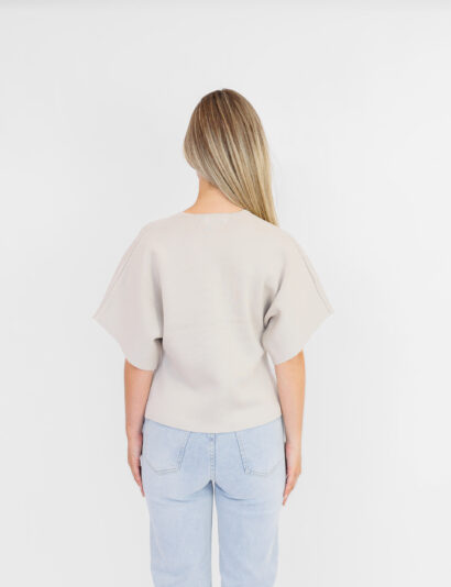 Jessica top in taupe met gouden knopen en korte mouwen