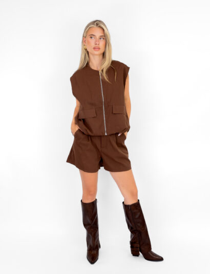 Alternative view of Yinte gilet bruin