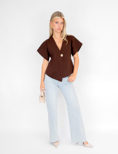 Alternative view of Mae top bruin