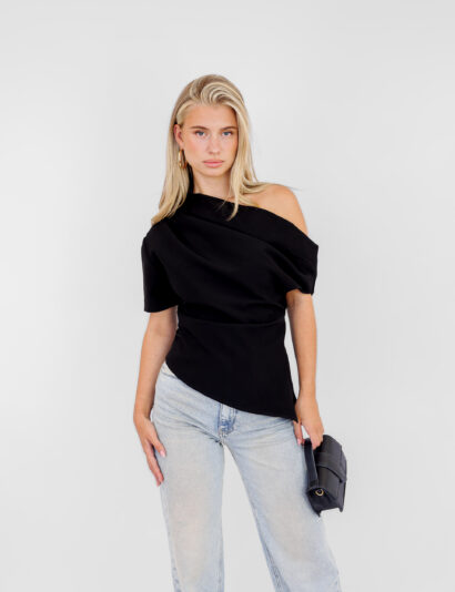 Alternative view of pre order Caitlyn top zwart