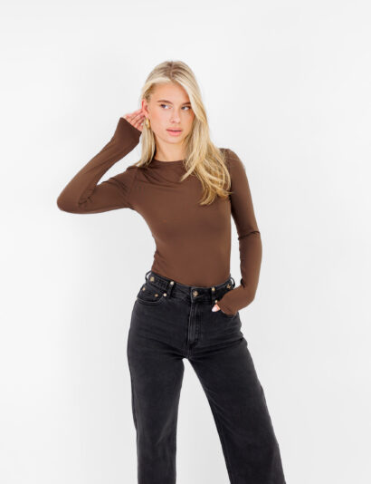 Alternative view of Louna body bruin